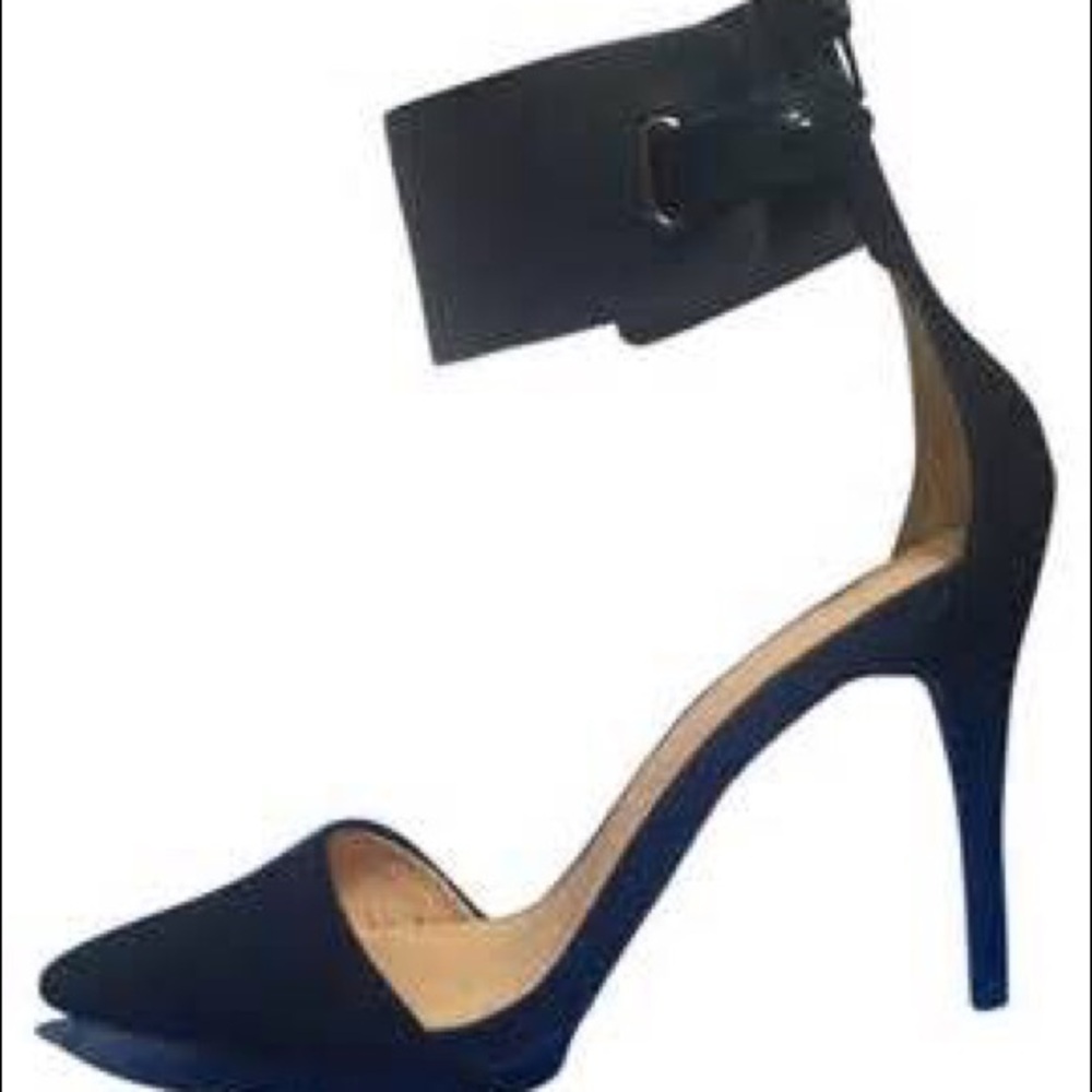 Zara trafaluc black ankle strap pumps